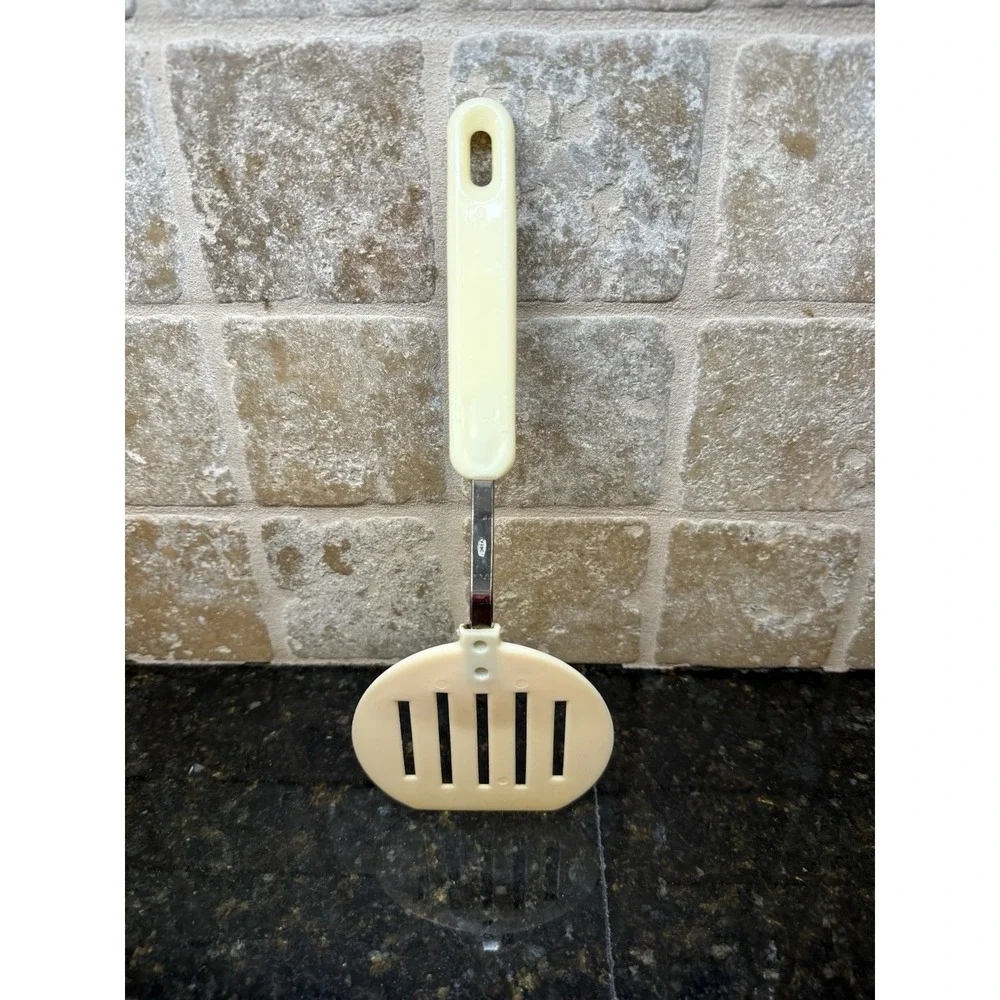 Vintage International Heartland Slotted Round Nylon Spatula Kitchen Utensil Farm